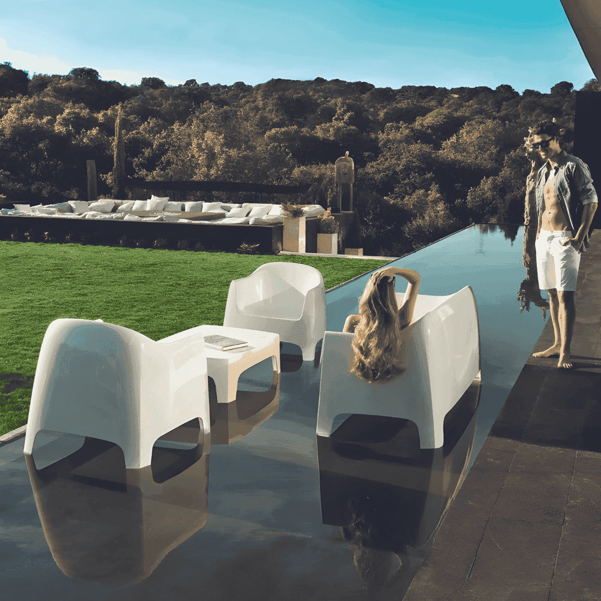 Vondom Solid Sofa - Divano da Giardino Impilabile | Design di Stefano Giovannoni