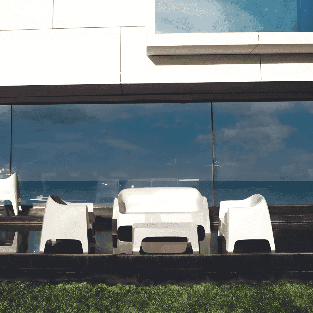 Vondom Solid Sofa - Divano da Giardino Impilabile | Design di Stefano Giovannoni