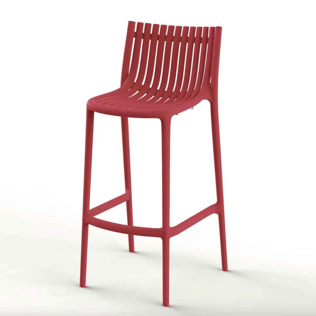 Sgabello da bar di design rosso con sfondo bianco